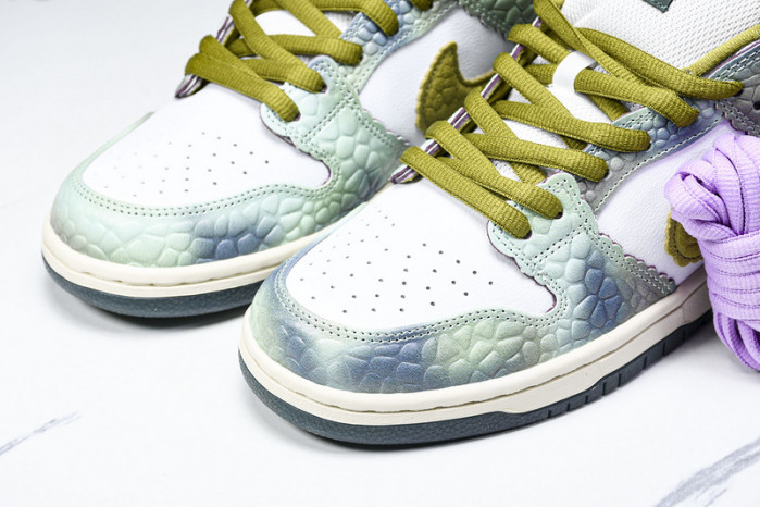 Nike SB Dunk Low Alexis Sablone Chameleon  HJ3386-300