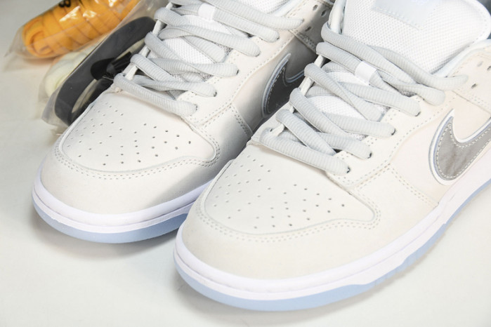 Nike SB Dunk Low White Lobster (Friends and Family)  FD8776-100