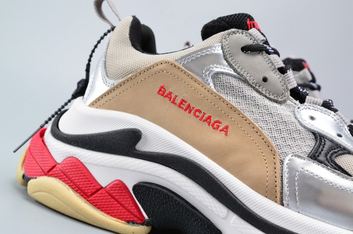 BL 17FW TRIPLE S 656686-W06G0-1001